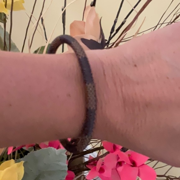 Mens Faux Leather Round Magnetic Closure Bracelet - Picture 6 of 7